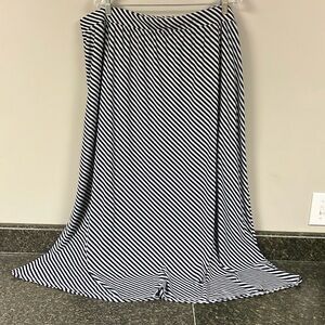 3/$15 ❤️ 2/26  Terra & Sky 2x navy and white striped maxi skirt